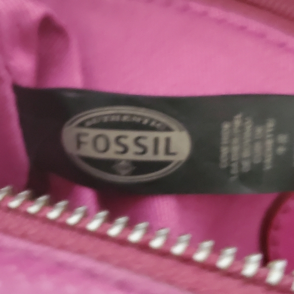 Fossil Riley Fuchsia Leather Crossbody Bag - Picture 12 of 13
